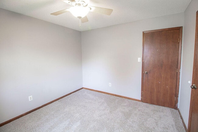 Building Photo - 2011 Bridgewater Dr