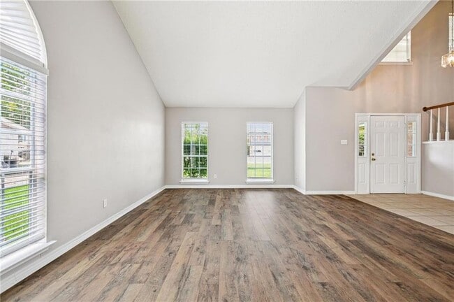 Building Photo - 109 Silverwood Dr