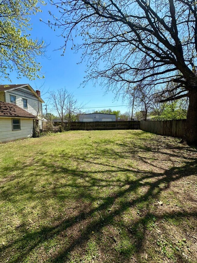 Building Photo - Cute House For Rent!