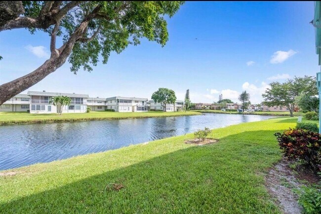 Building Photo - 401 Monaco Way