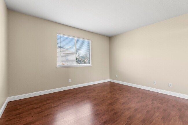 Building Photo - 5220 Peacock Hill Dr