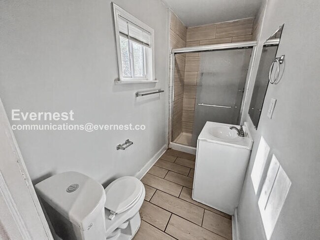 Building Photo - 3 Bed, 2 Bath Home with Carport / Pet-Friendly /Available Now!