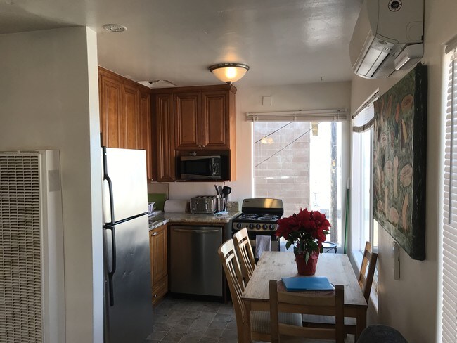 Kitchen remodeled and has all appliances! - 712 Zanzibar Ct