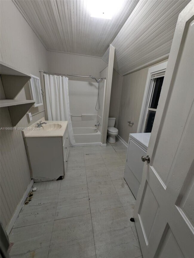 Building Photo - 700 Boston Ave