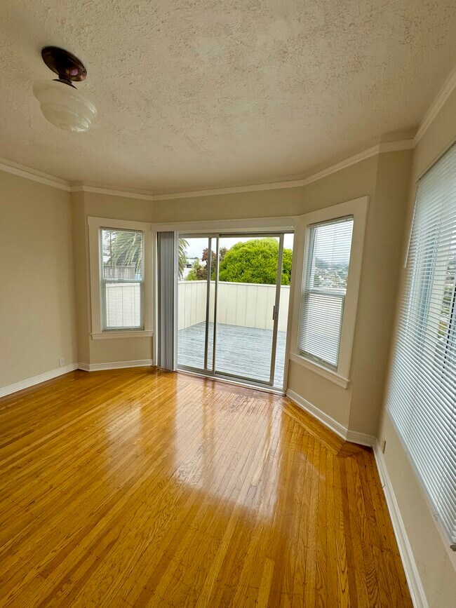 Building Photo - 2538 15th Ave