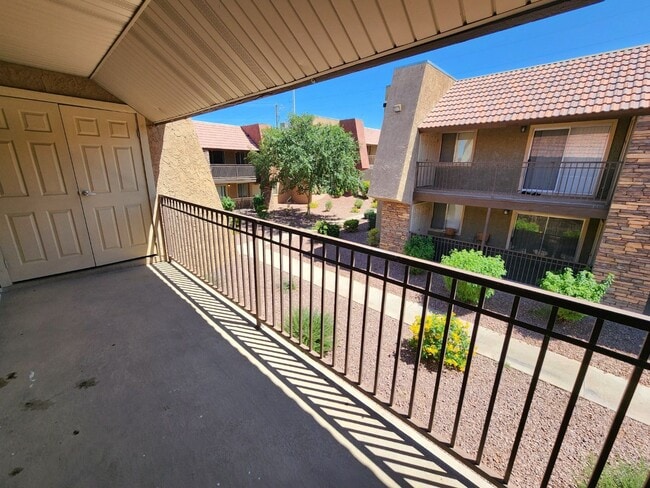 Building Photo - Nice Guard Gated Bella Vita Unit with larg...