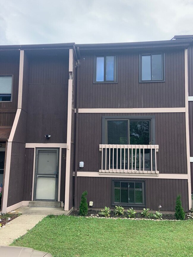 Building Photo - Beautiful 4-Bedroom Townhome for Rent in Desirable Cranberry Township!