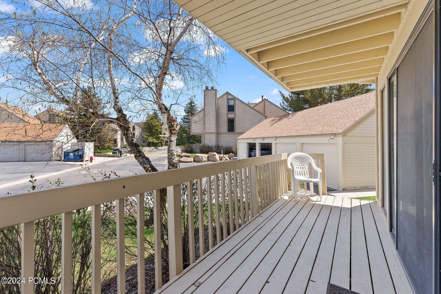 Front deck - 36 Racquet Club Dr