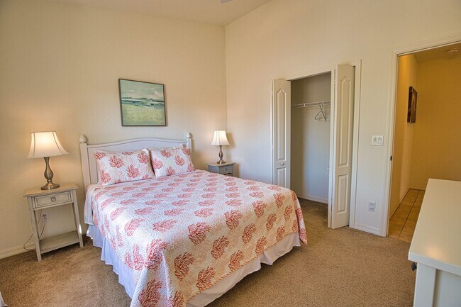 Building Photo - Annual Unfurnished 2 Bedroom 2 Bathroom Second Floor Condo in Casa Del Lago!