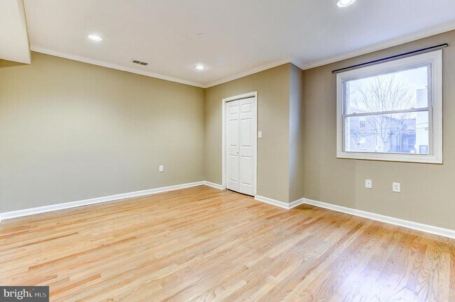 Building Photo - 737 Morton St NW