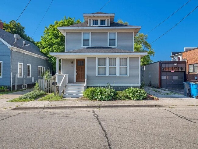 Building Photo - 441 Forest St