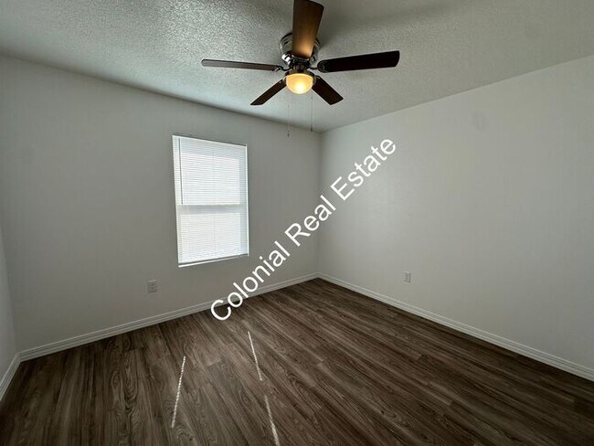 Building Photo - Spacious and updated 2 bedroom 2 bathroom apartment for rent. Central heat and air, granite count...