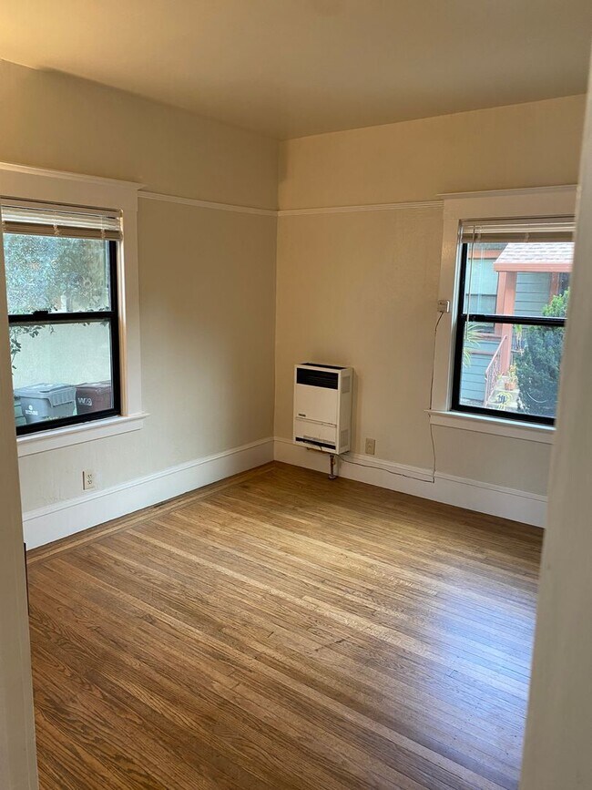 Building Photo - 752 55th St