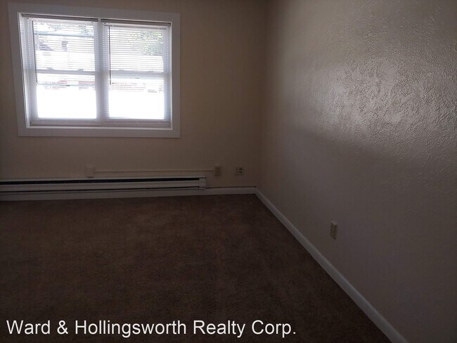 Building Photo - 2 br, 1 bath House - 942 Little Bay Avenue #4
