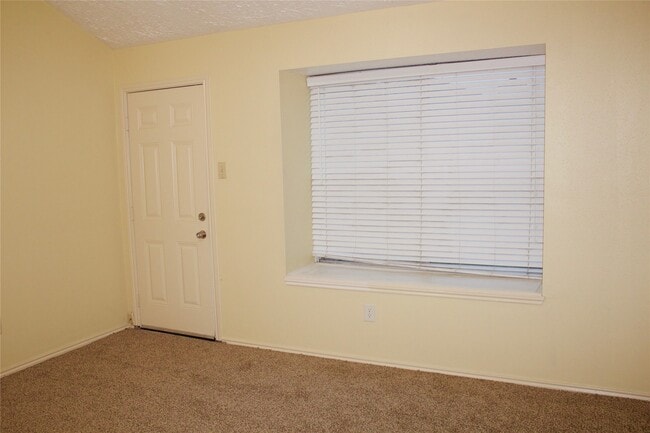 Building Photo - 2046 Hickory Glen Dr