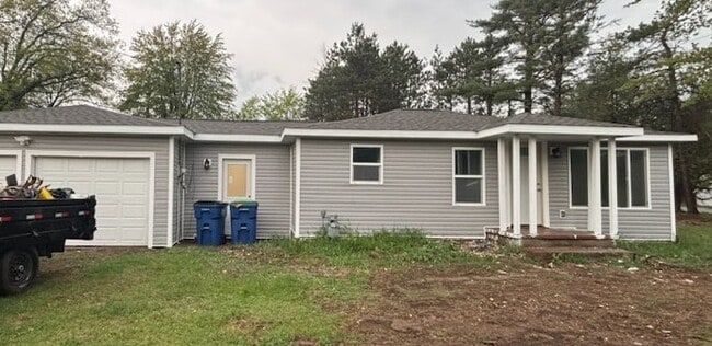 Building Photo - 152752 Cloverland Ln