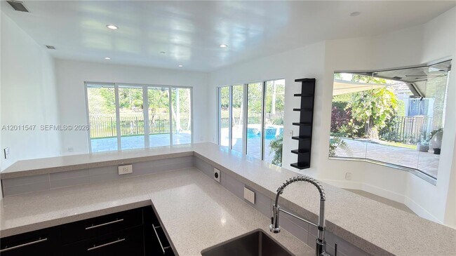 Building Photo - 3767 Oak Ridge Cir