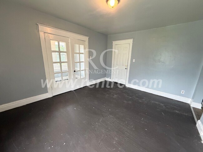 Building Photo - 107-4 Davis-
