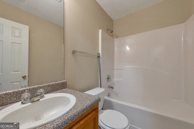 Building Photo - 4750 Buckeye Pl