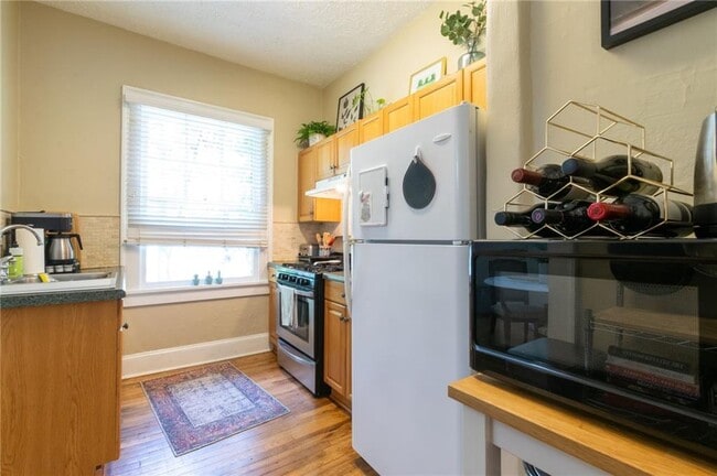 Building Photo - 1216 N Highland Ave NE