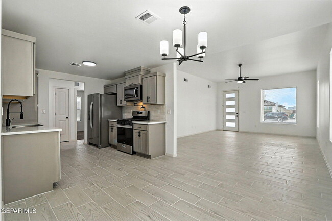 Building Photo - 941 Sandhurst Pl