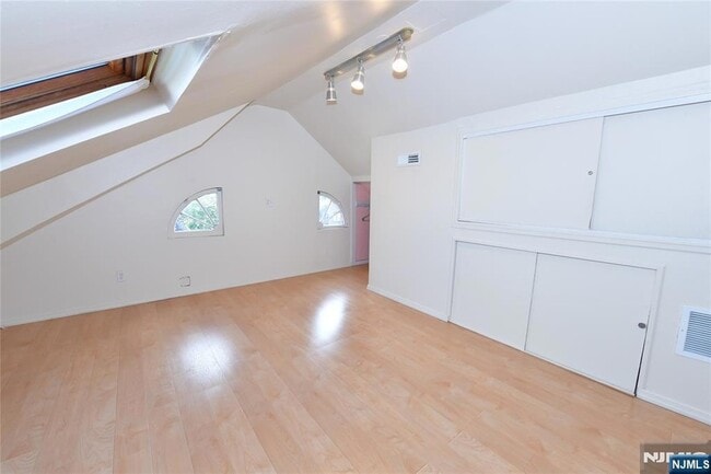 Building Photo - 328 Demott Ave