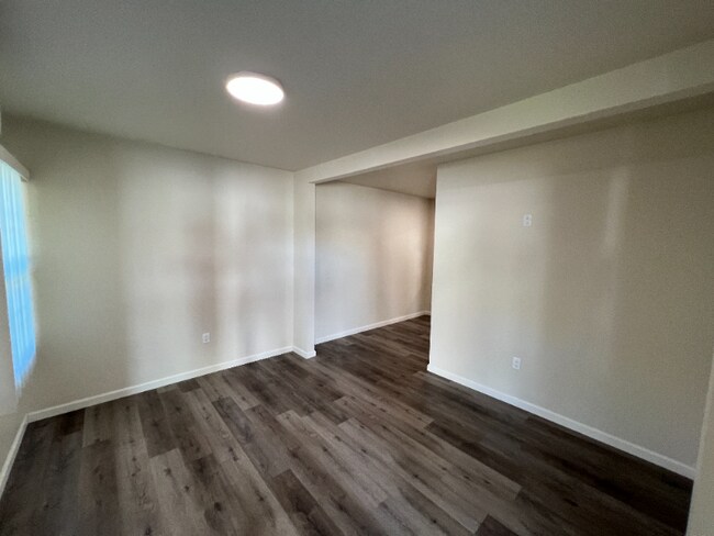 Building Photo - 942 N Van Ness Ave