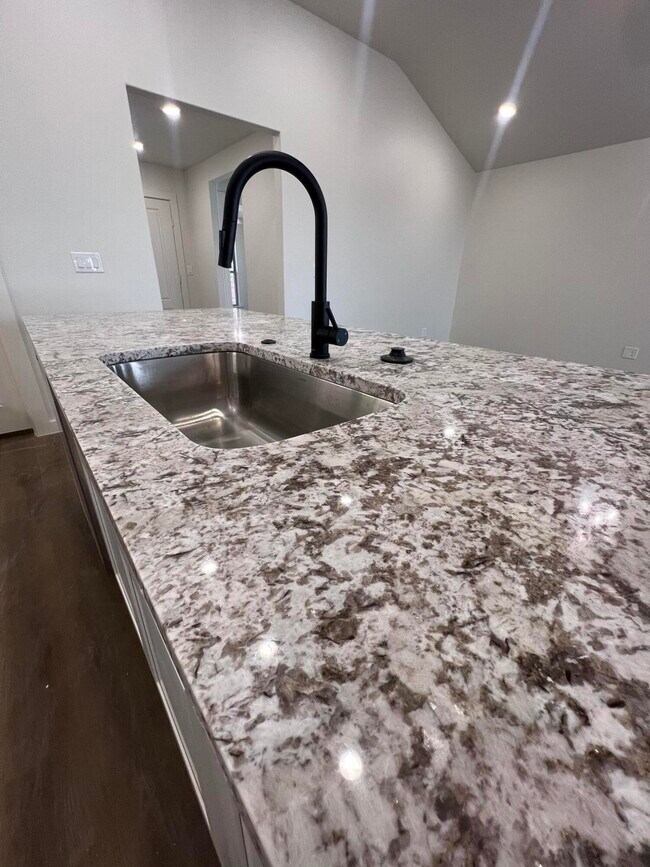 Building Photo - 3105 140th St