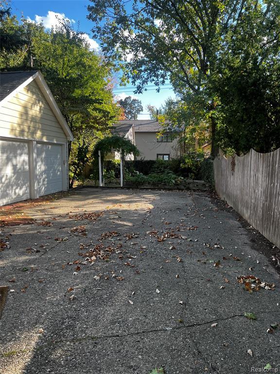 Building Photo - 1072 Ridgedale Ave