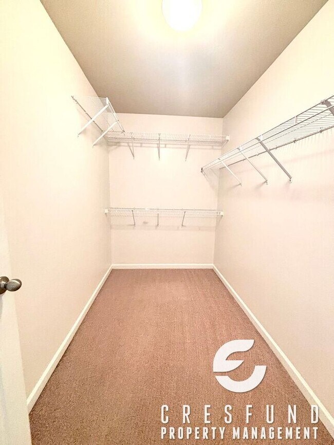 Building Photo - Freshly Painted and Spacious 4 Bedroom, 3 ...