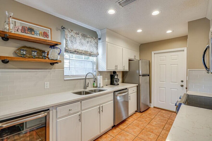 Building Photo - 21405 Palm Ave