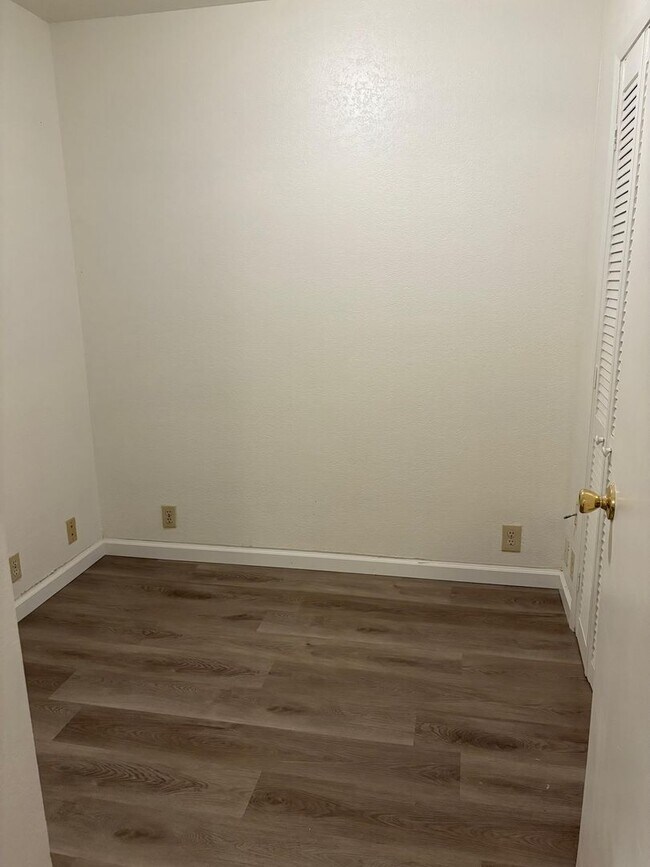 Building Photo - Renovated 3BD/2BA on Quiet Cul-de-Sac