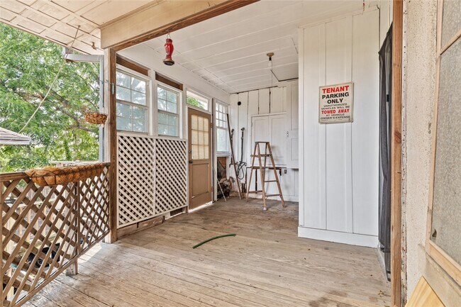 Building Photo - 806 Winbern St