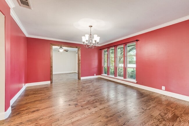 Building Photo - Spacious Elegance 5-Bed, 4.5-Bath Home with outside oasis