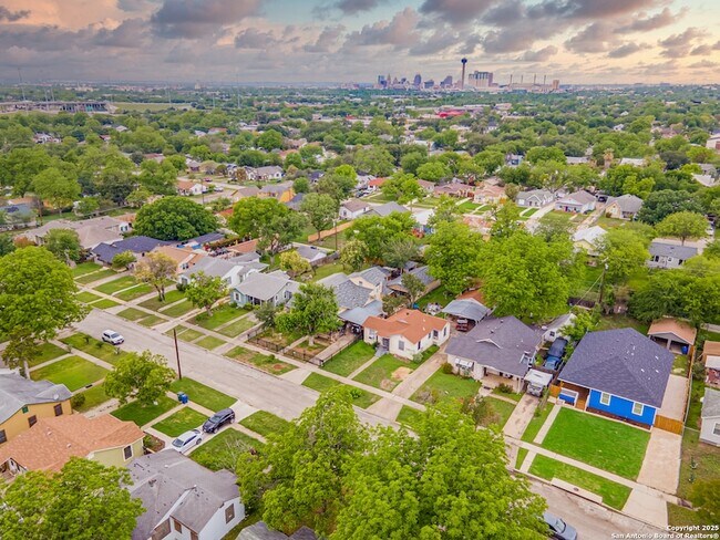 Building Photo - 1039 McKinley Ave