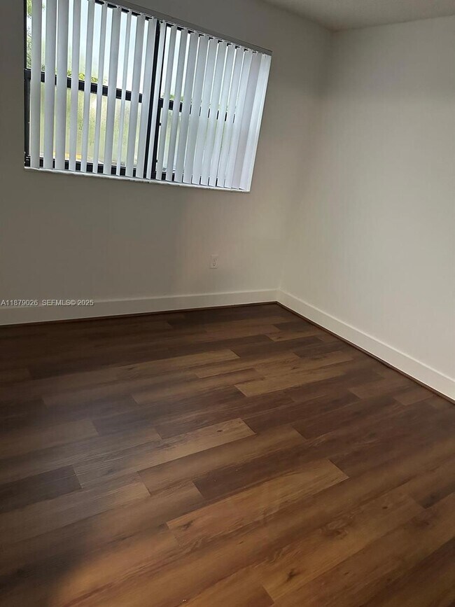 Building Photo - 9777 Nob Hill Ct