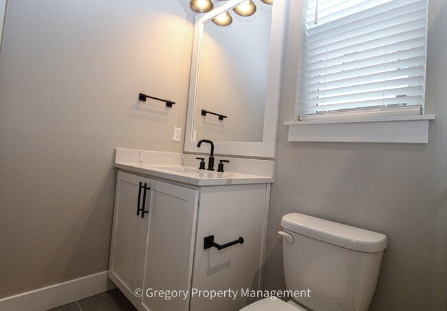 Building Photo - Brand New Spacious 5-Bedroom Retreat at Coyote Ridge 3 Full Baths 2 Car Garage 2330sf A/C Prime B...