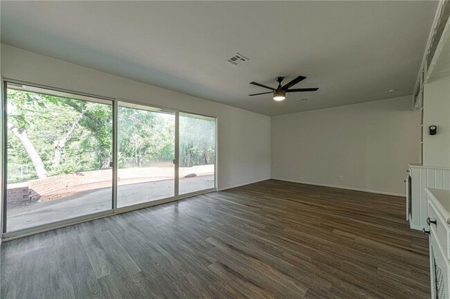 Building Photo - 4309 Woods Dr