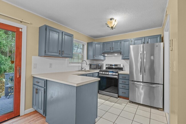 Building Photo - 61 Kathy Dr