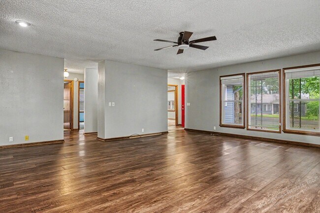 Building Photo - West Gate Area Home | Home | Unfurnished