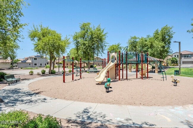Building Photo - 2025 W Marconi Ave