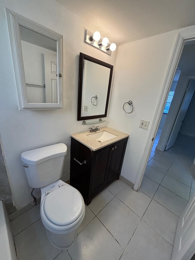 Building Photo - 4061 N Dixie Hwy