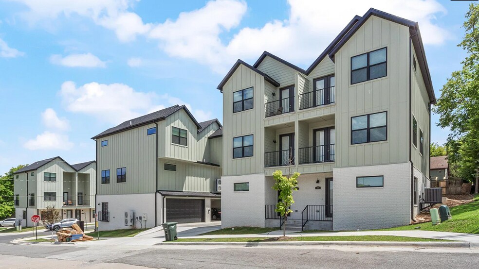 Building Photo - 619 Whitham Ave