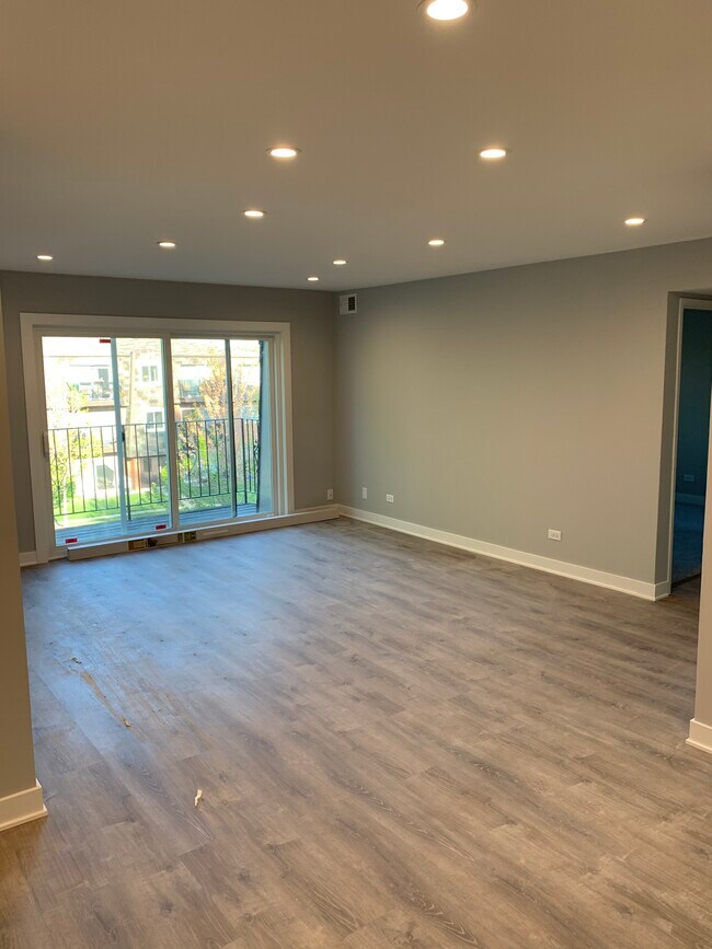 Building Photo - 9382 Bay Colony Dr