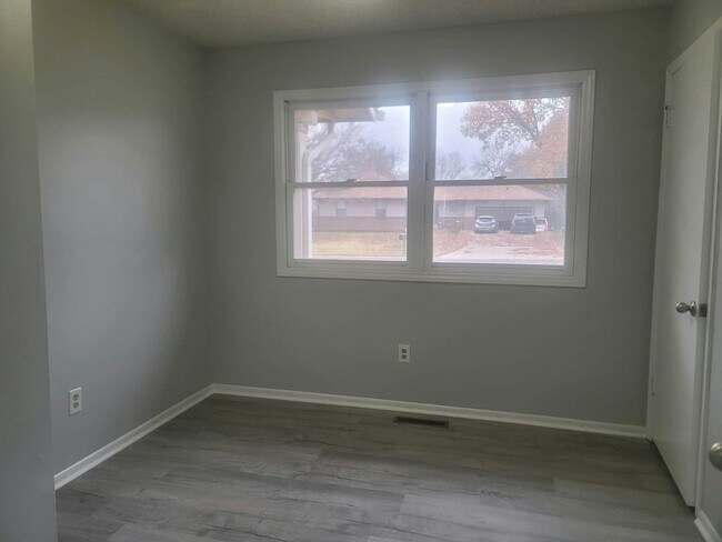 Building Photo - 621 Ridgeway Rd