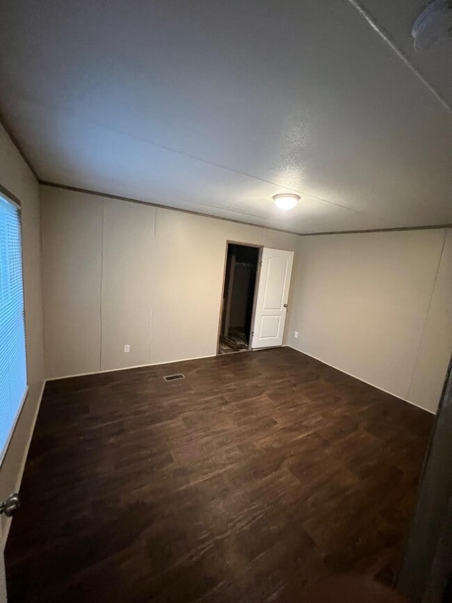 Building Photo - 56 3703