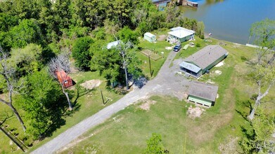 Building Photo - 17109 River Rd