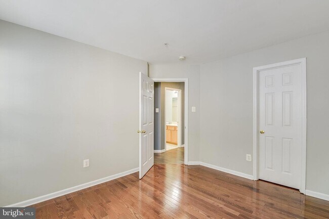 Building Photo - 7742 Valley Oak Dr