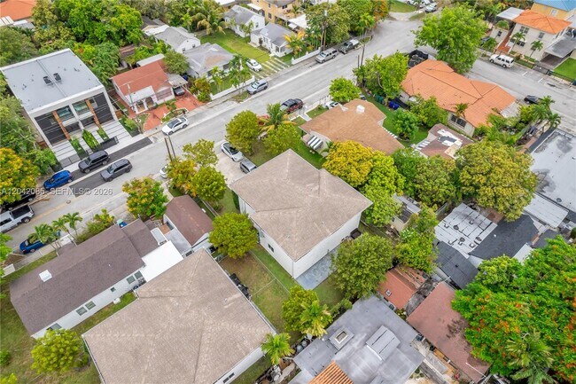 Building Photo - 1029 SW 11th Ave