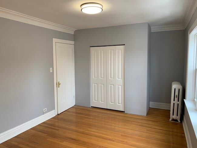 Building Photo - 3039 N Karlov Ave